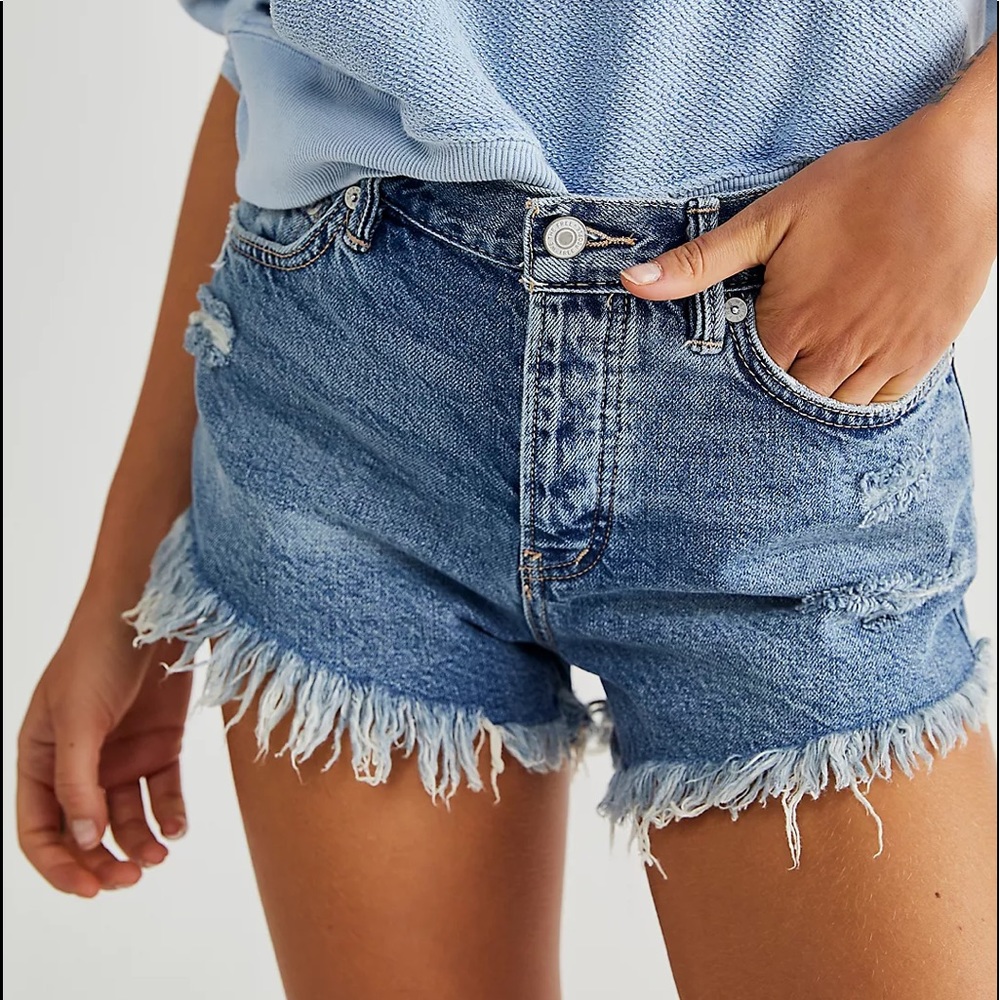 Free people good vibrations jean short cutoff